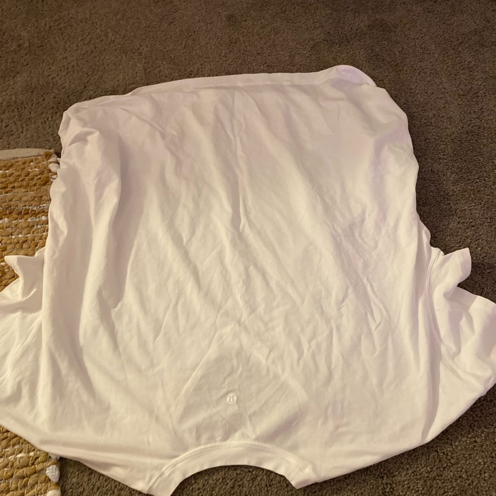 Lululemon white V neck yoga top cinch sides